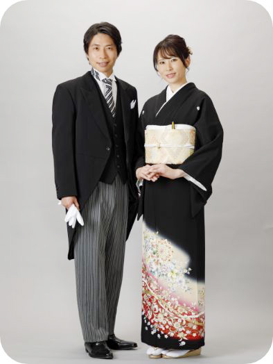 男性1人と女性1人 箪笥