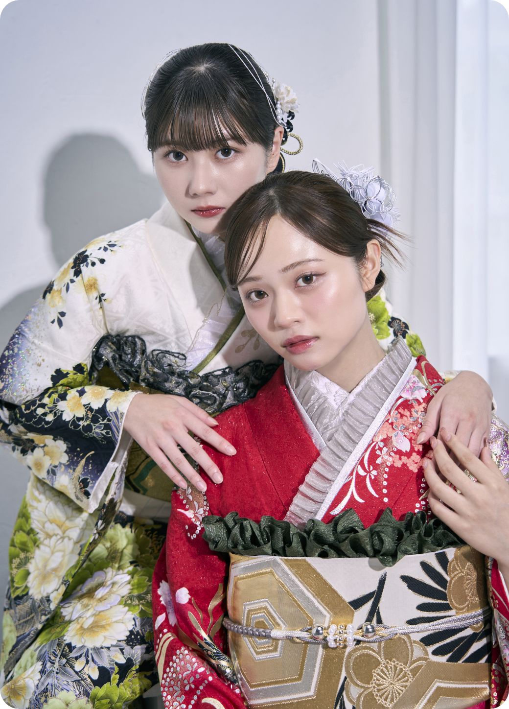 ジョイフル恵利アウトレット 振袖女性2人